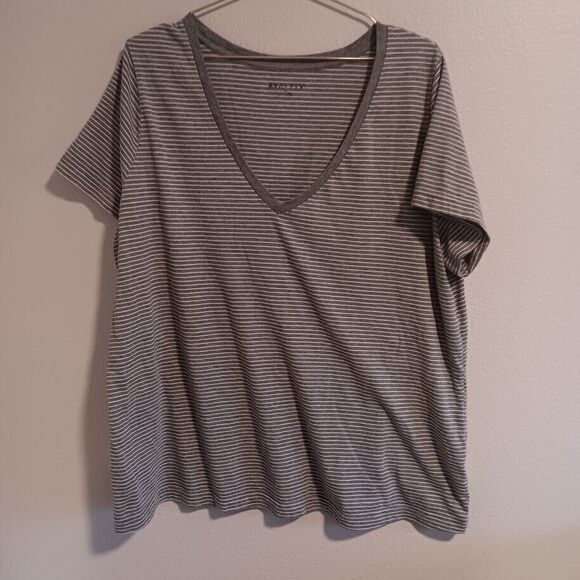 AVA & VIV Women's 3X Short Sleeve Gray Stripes VNeck Plus Size - Picture 1 of 6